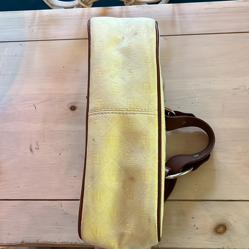 Dooney and Bourke light yellow shoulder bag - Picture 3 of 4